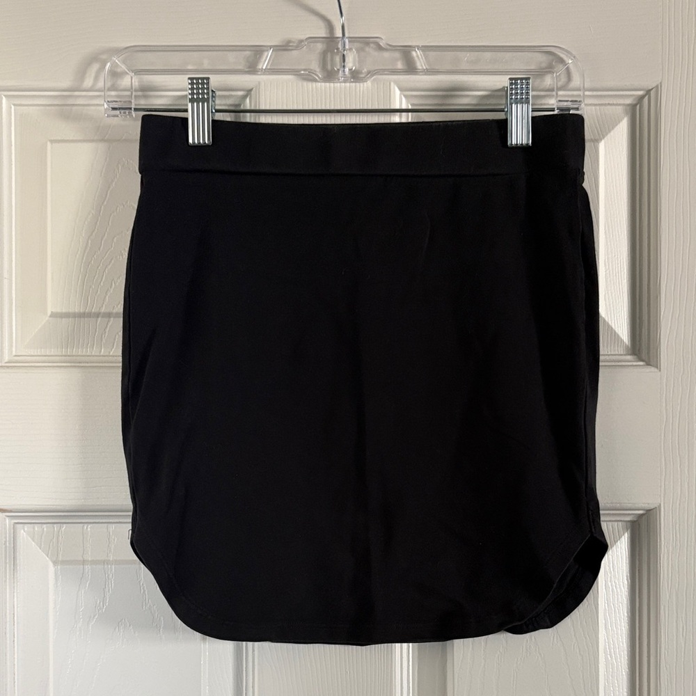 Forever 21 Classic Stretch Bodycon Black Dolphin Hem Mini Skirt
